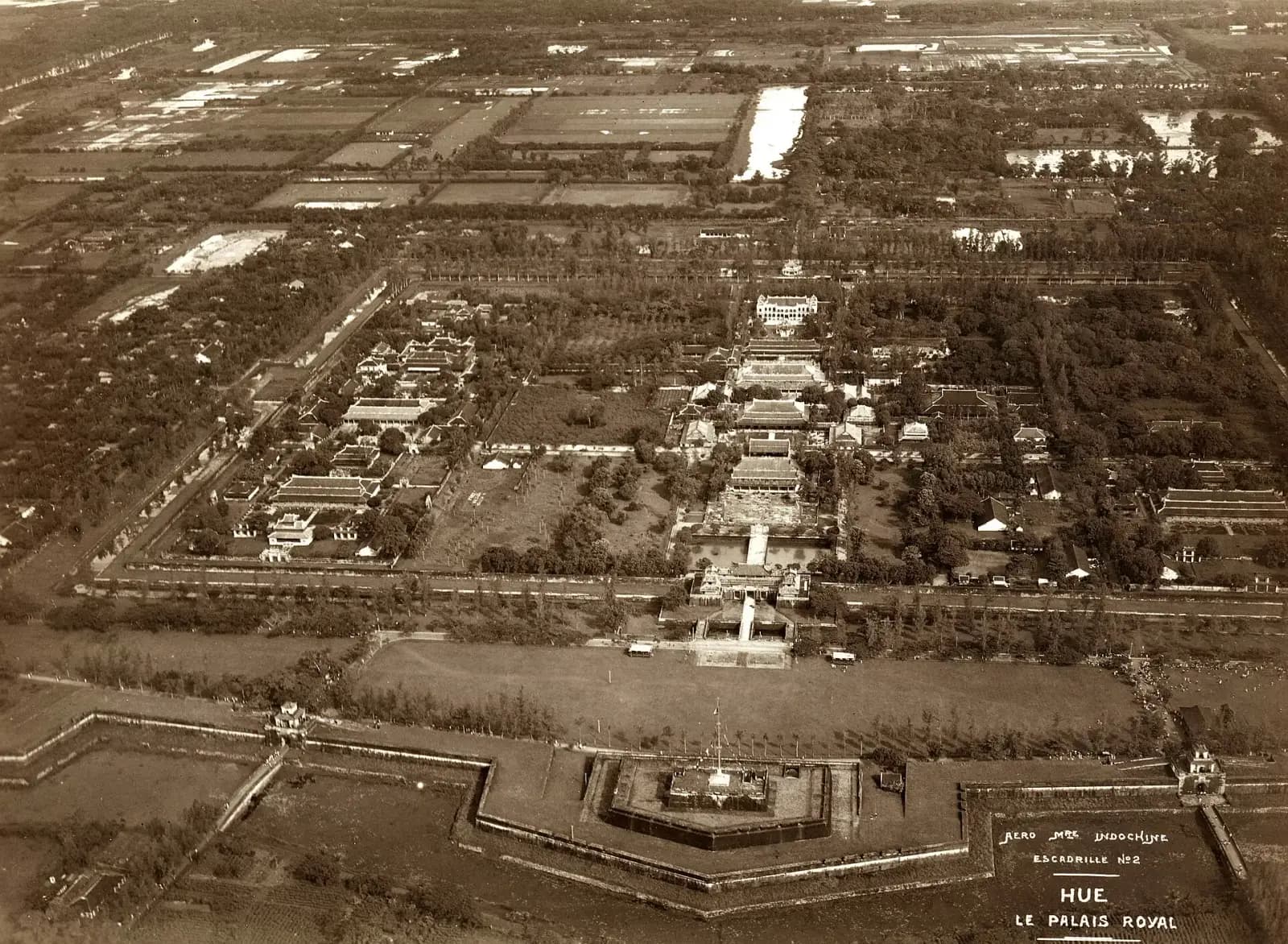 Ảnh hàng không Kinh thành Huế năm 1932