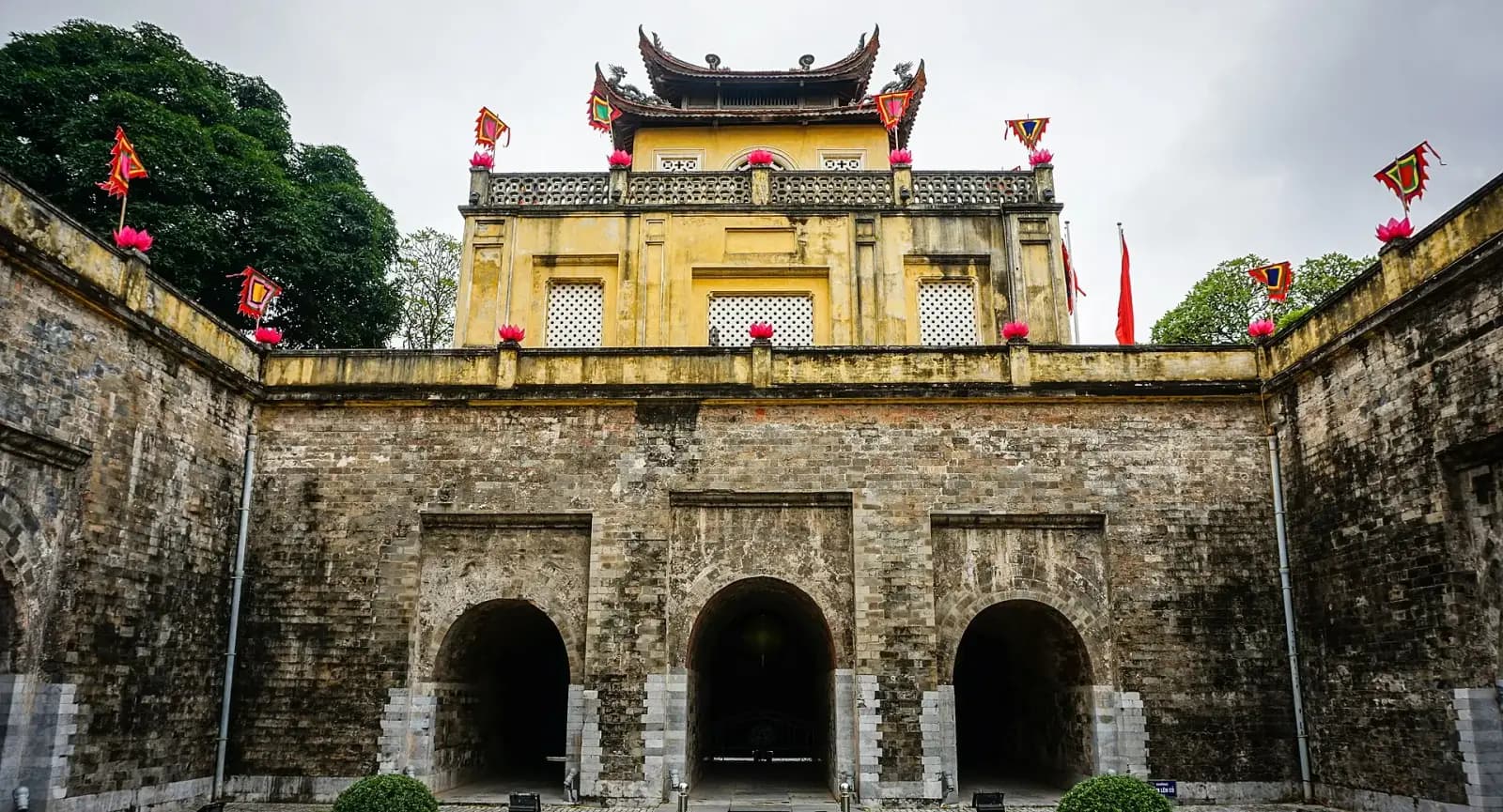 Cổng Đoan Môn nhìn cận