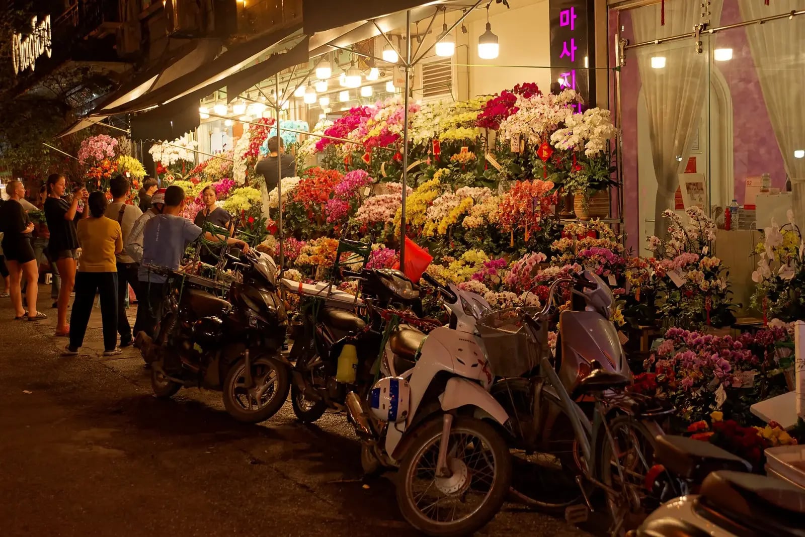 Chợ hoa phố cổ Hà Nội