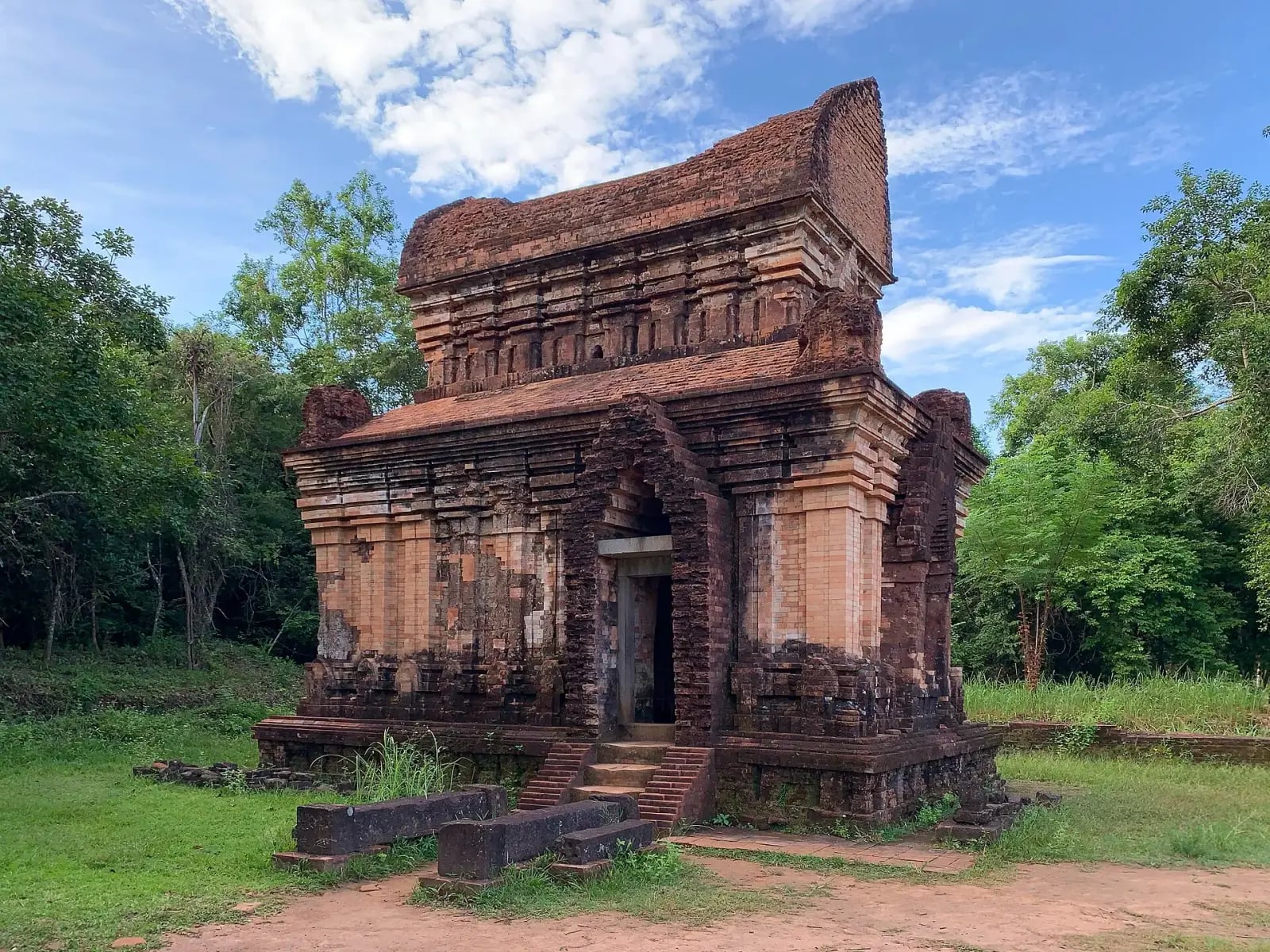 Đền tháp Mỹ Sơn nhóm E