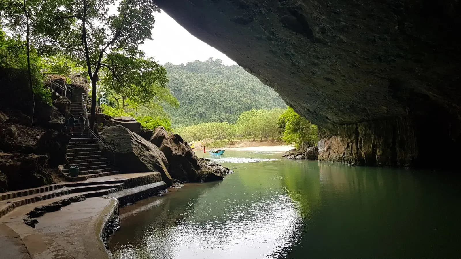 Cửa động Phong Nha