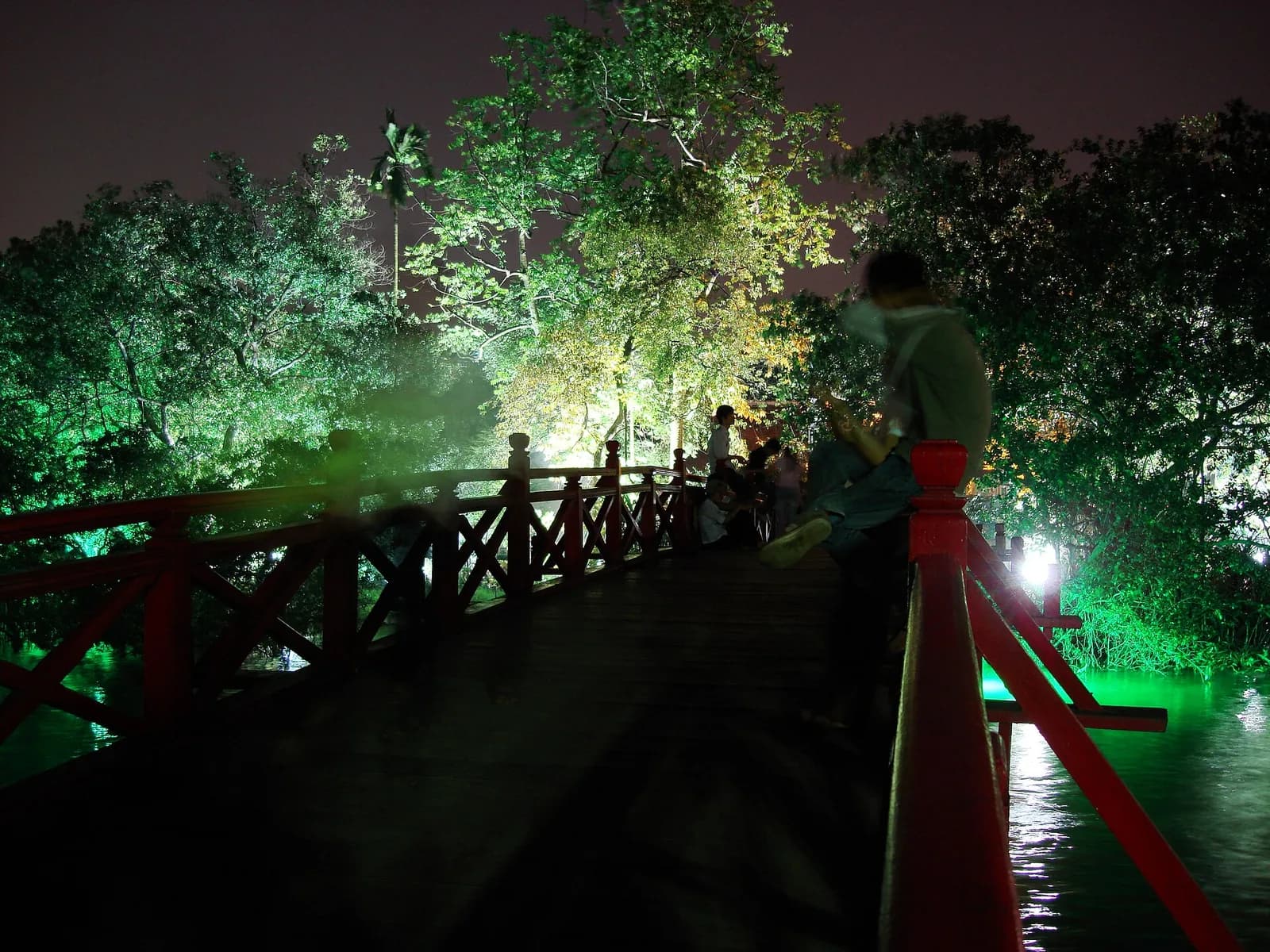 Cầu Thê Húc